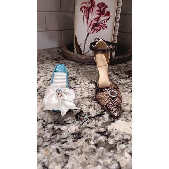 2 X Adorable Elaborate Shoe Ring Jewlery Holders. Exquisitely Crafted Accessory - Picture 3 of 16
